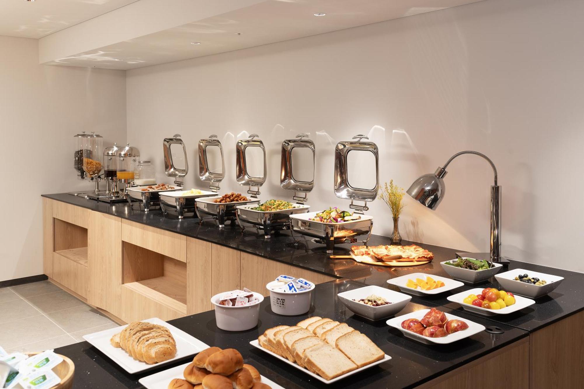Travelodge Myeongdong Namsan Seoul Bagian luar foto